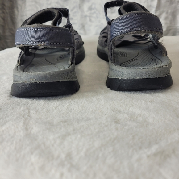 Keen sandals, size 9 - Picture 5 of 9